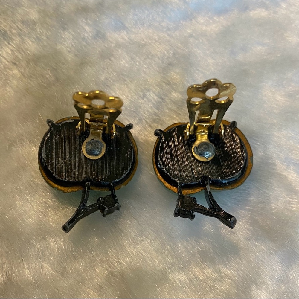 ☘️VTG Glass Blue, White and Black Rhinestone Apple Clip On Earrings - Picture 3 of 3